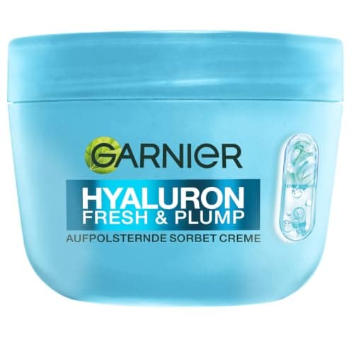 Hellblauer Cremetiegel Garnier Hyaluron Fresh & Plump, aufpolsternde Sorbet Creme, vor weißem Hintergrund